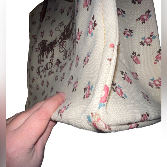 COACH Large Canvas and Leather Horse & Carriage Floral Tote Bag $500+ MSRP - Picture 13 of 16